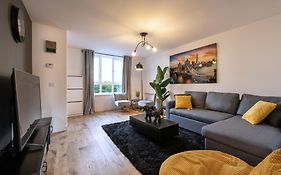 Edinburgh Luxury 4 Bedroom Townhouse With Free Parking